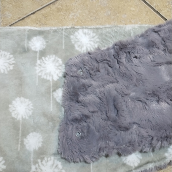 Women's Asymmetrical Grey Toned Faux Fur Button Up Neck Warmer Scarf O/S - Picture 7 of 10